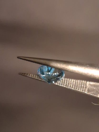 Natural Swiss Blue Topaz - 0.605 ct - round - irradiated - high quality - certified natural