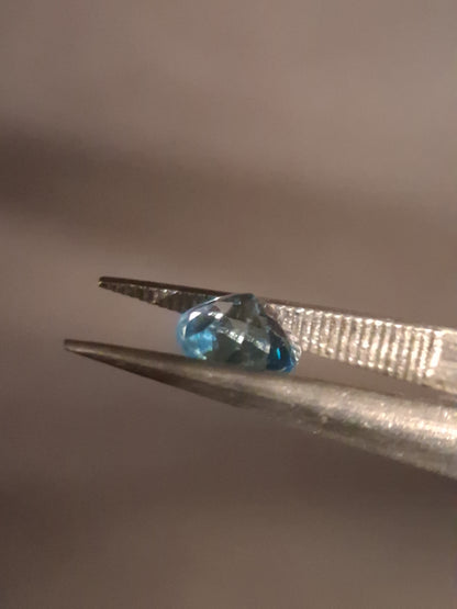 Natural Swiss Blue Topaz - 0.605 ct - round - irradiated - high quality - certified natural