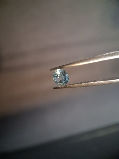 Natural Swiss Blue Topaz - 0.510 ct - round - irradiated - high quality - certified natural