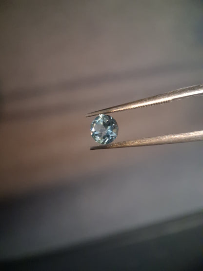 Natural Swiss Blue Topaz - 0.510 ct - round - irradiated - high quality - certified natural