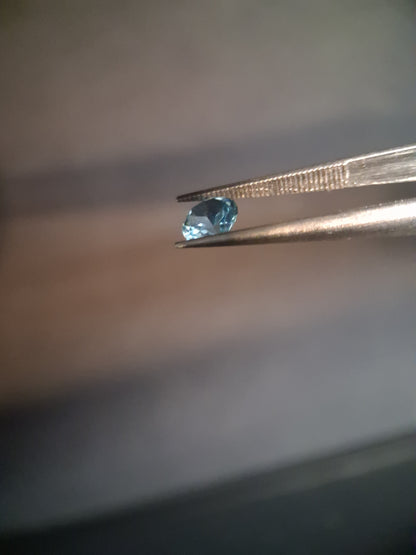 Natural Swiss Blue Topaz - 0.510 ct - round - irradiated - high quality - certified natural