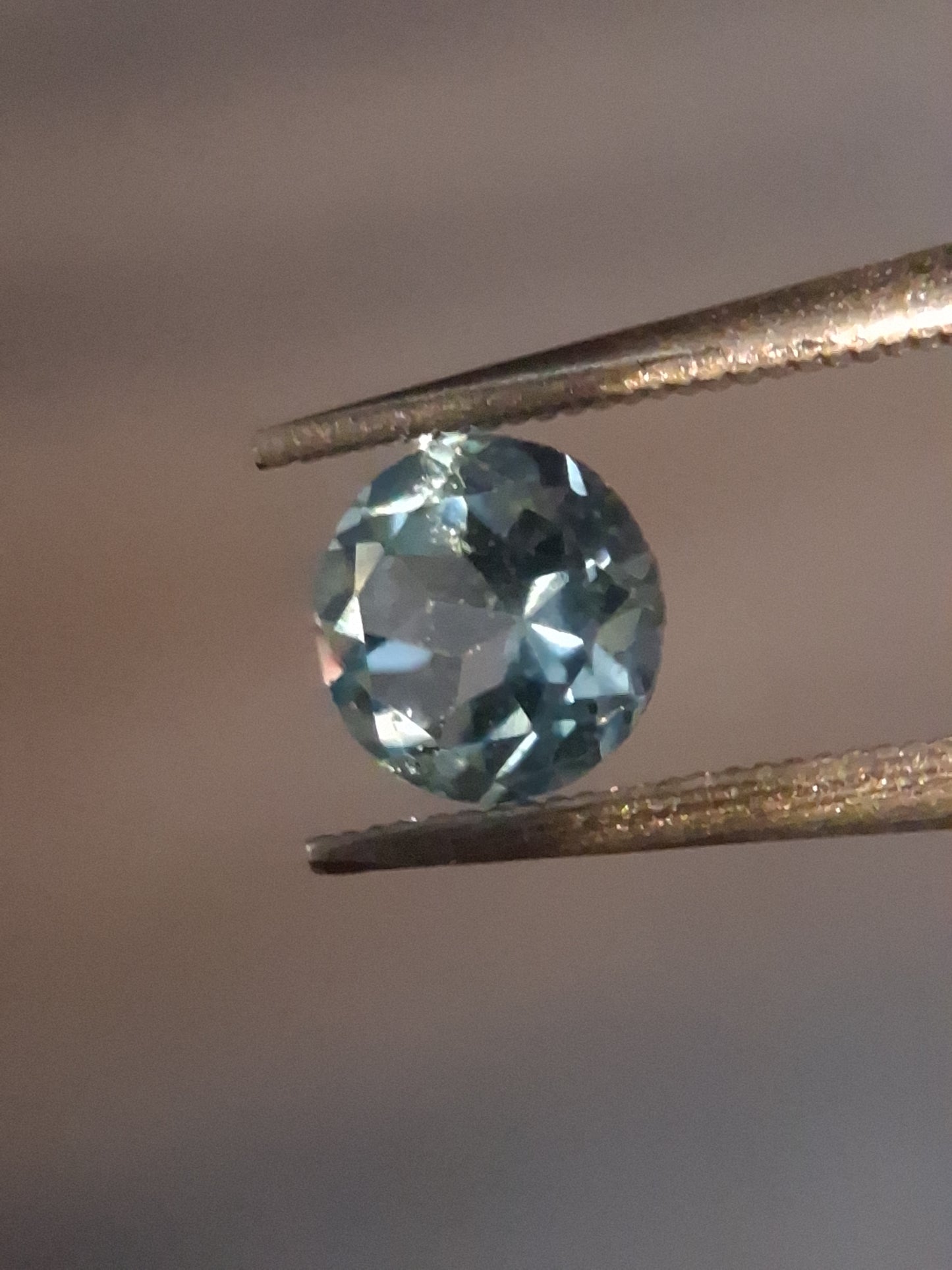 Natural Swiss Blue Topaz - 0.510 ct - round - irradiated - high quality - certified natural