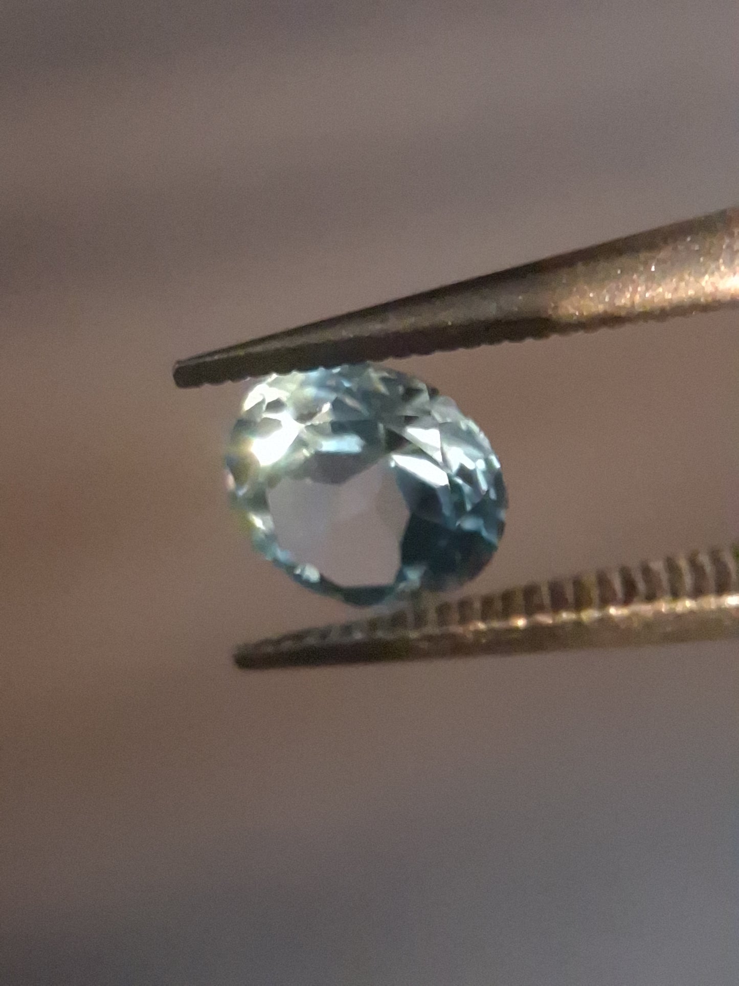 Natural Swiss Blue Topaz - 0.510 ct - round - irradiated - high quality - certified natural