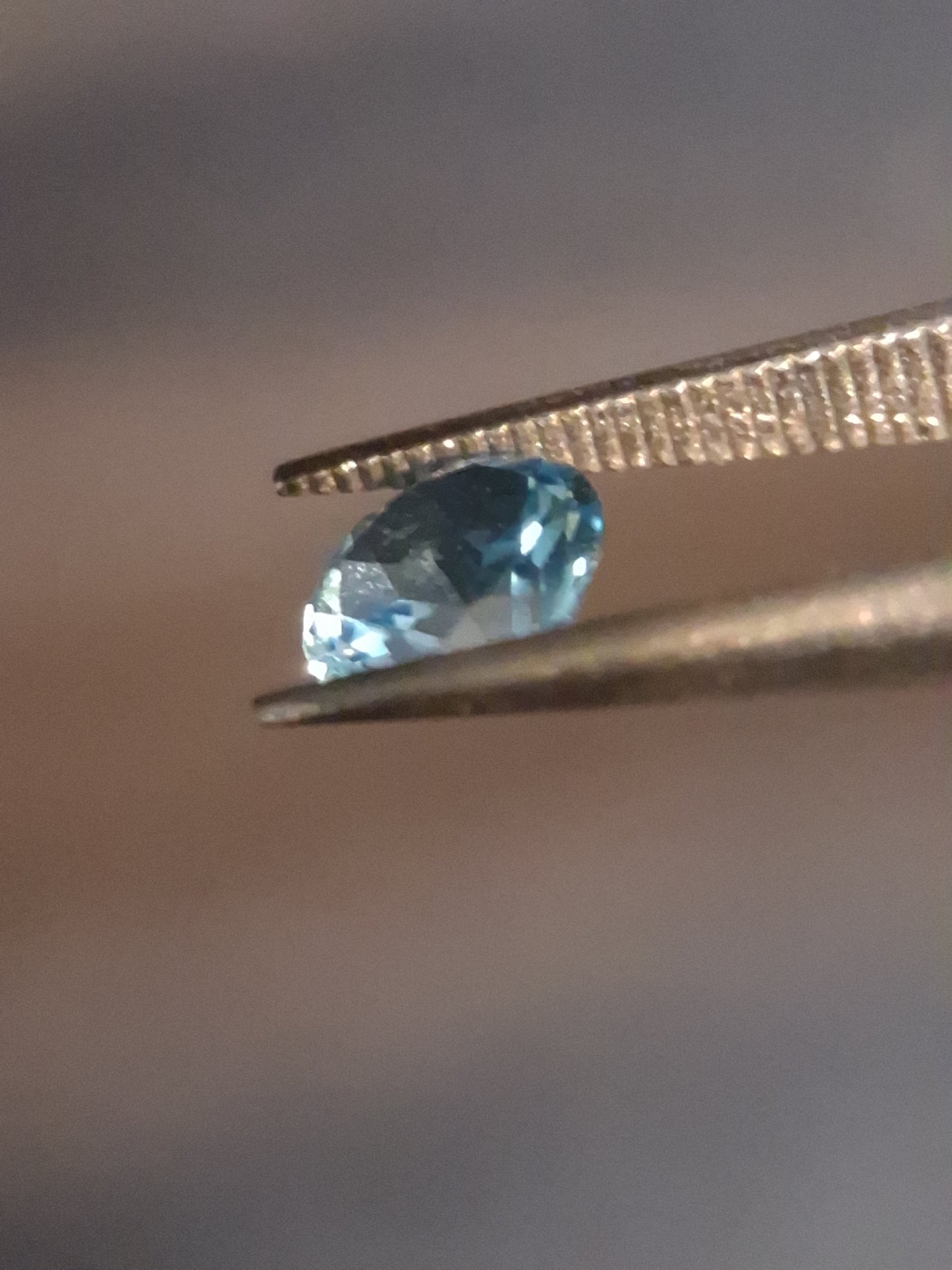 Natural Swiss Blue Topaz - 0.510 ct - round - irradiated - high quality - certified natural