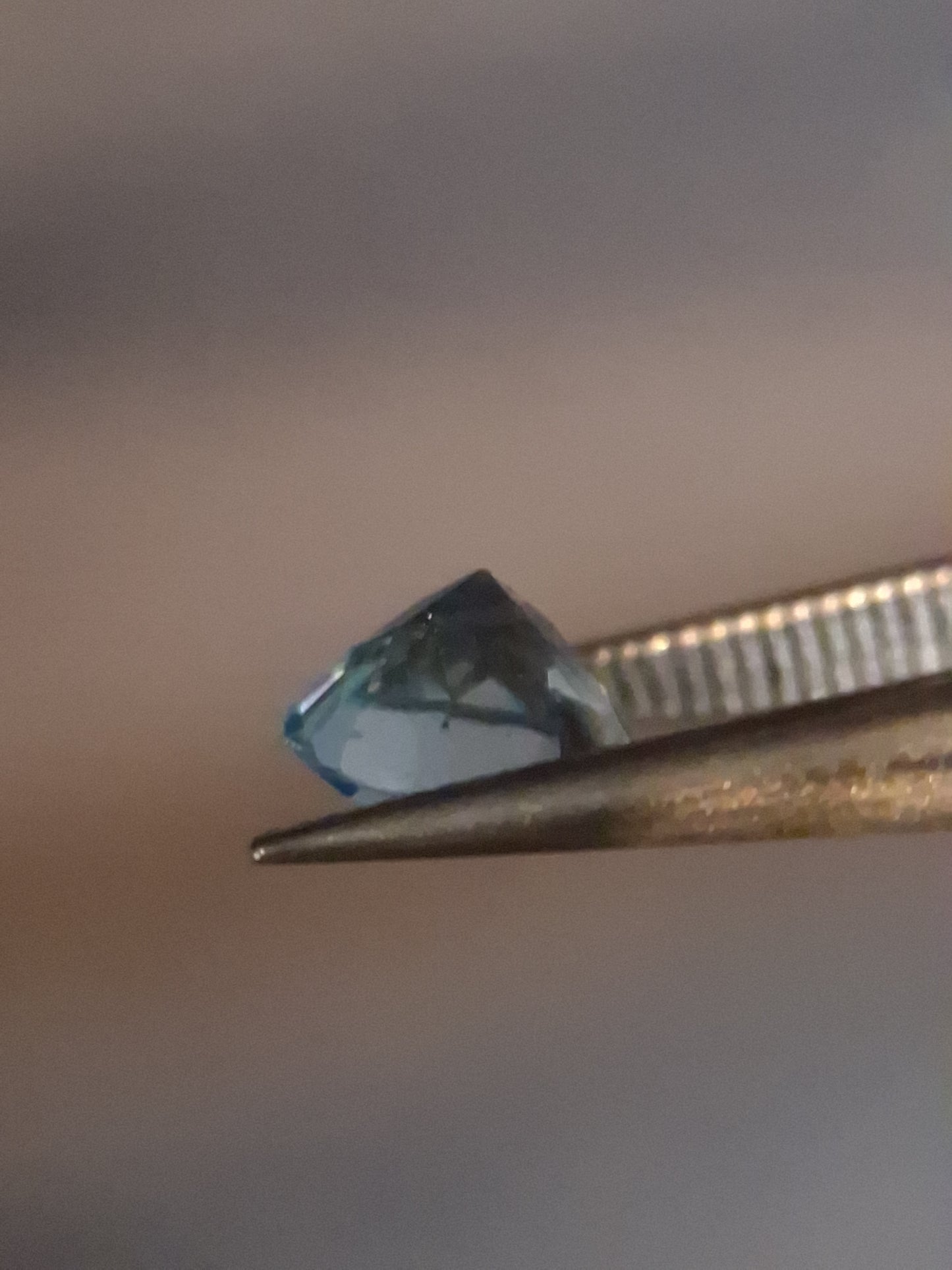 Natural Swiss Blue Topaz - 0.510 ct - round - irradiated - high quality - certified natural