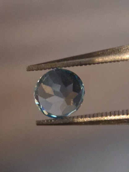 Natural Swiss Blue Topaz - 0.510 ct - round - irradiated - high quality - certified natural