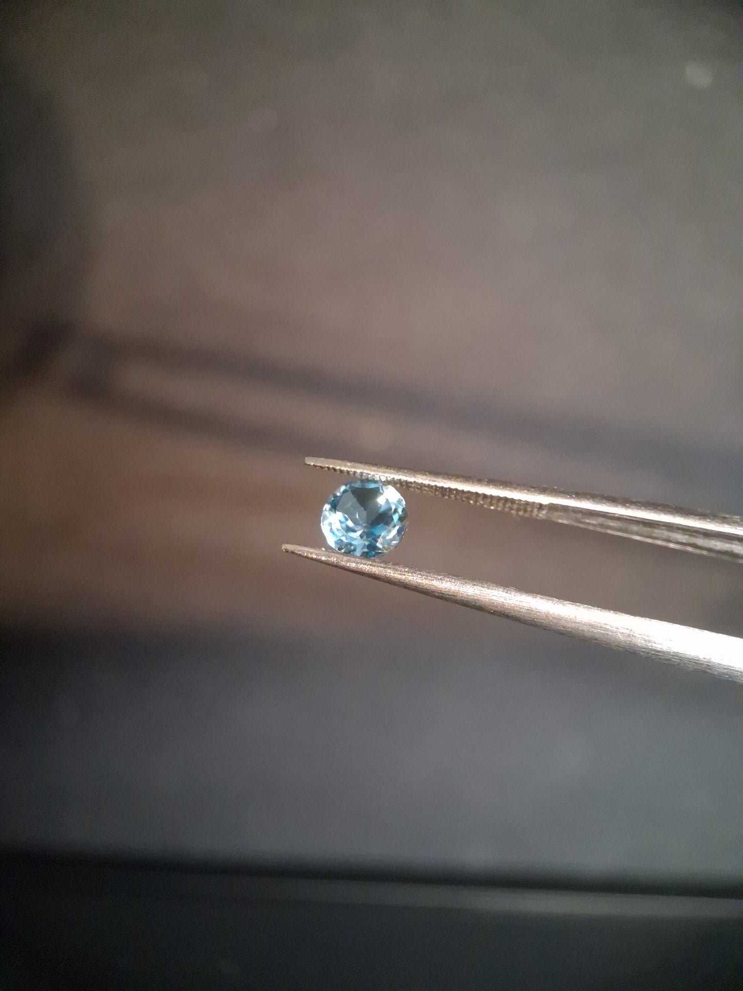 Natural Swiss Blue Topaz - 0.541 ct - round - irradiated - excellent quality - certified natural