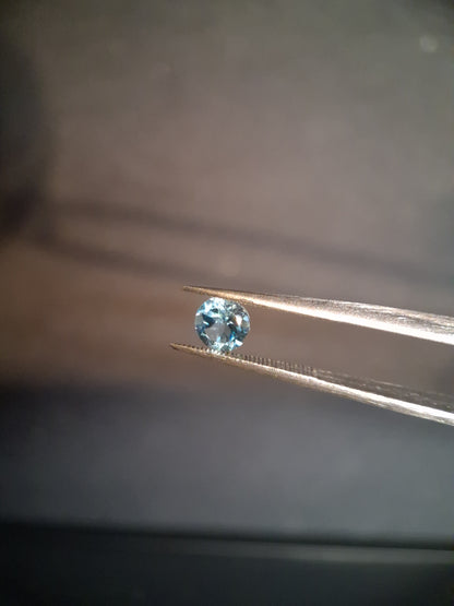 Natural Swiss Blue Topaz - 0.541 ct - round - irradiated - excellent quality - certified natural
