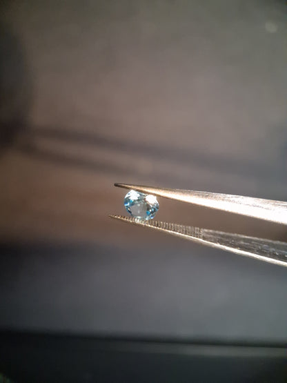 Natural Swiss Blue Topaz - 0.541 ct - round - irradiated - excellent quality - certified natural