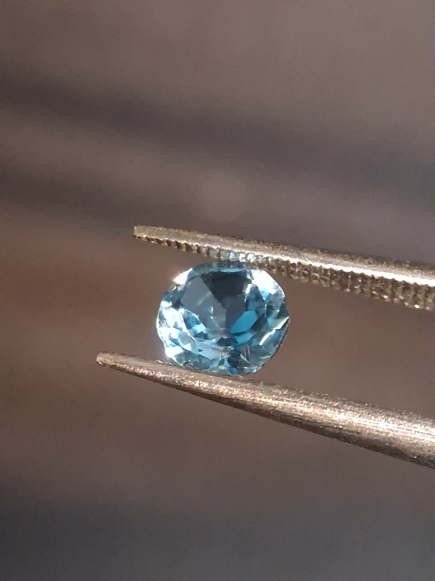 Natural Swiss Blue Topaz - 0.541 ct - round - irradiated - excellent quality - certified natural