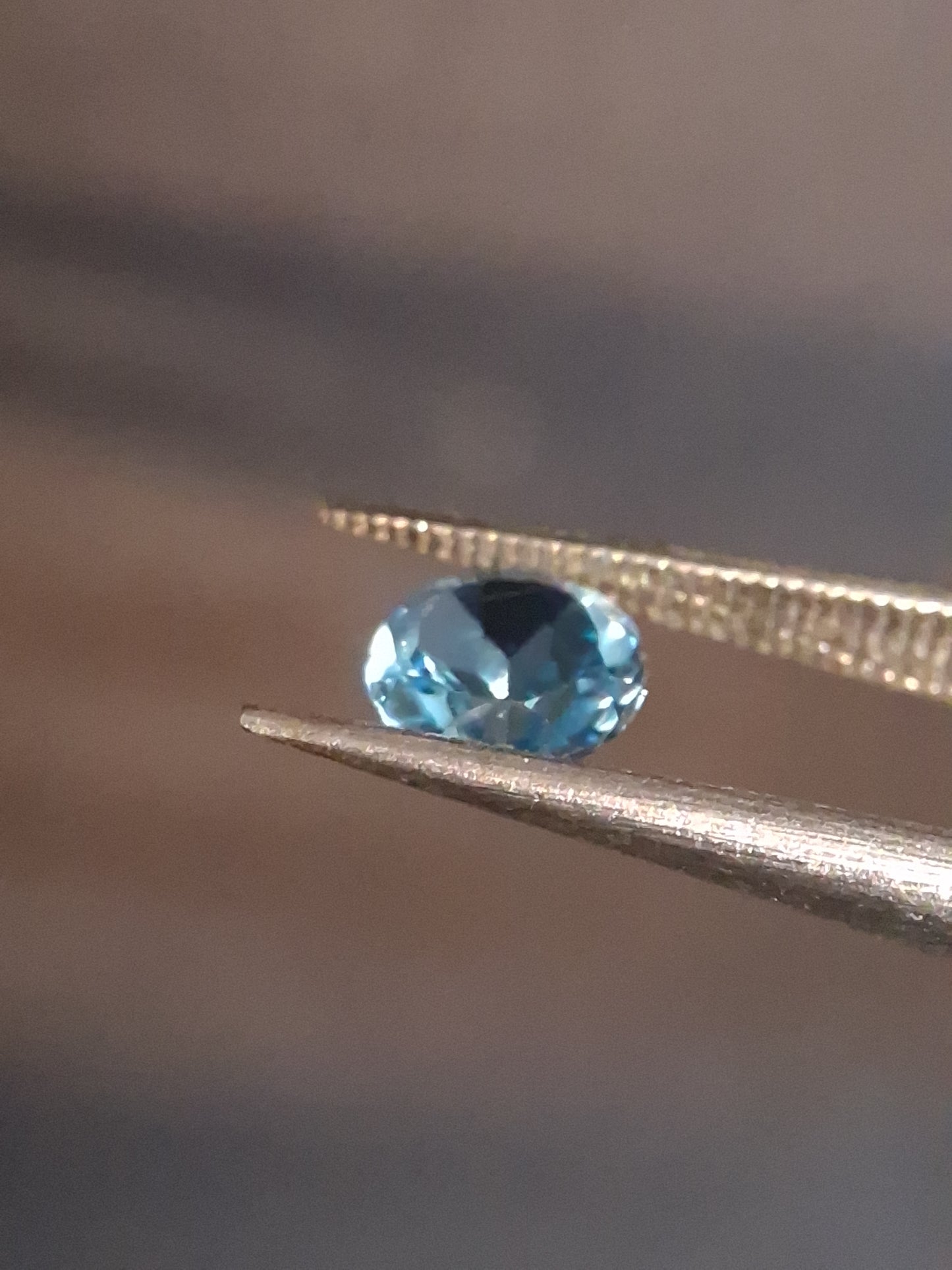 Natural Swiss Blue Topaz - 0.541 ct - round - irradiated - excellent quality - certified natural