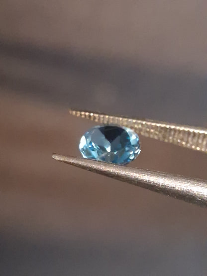 Natural Swiss Blue Topaz - 0.541 ct - round - irradiated - excellent quality - certified natural