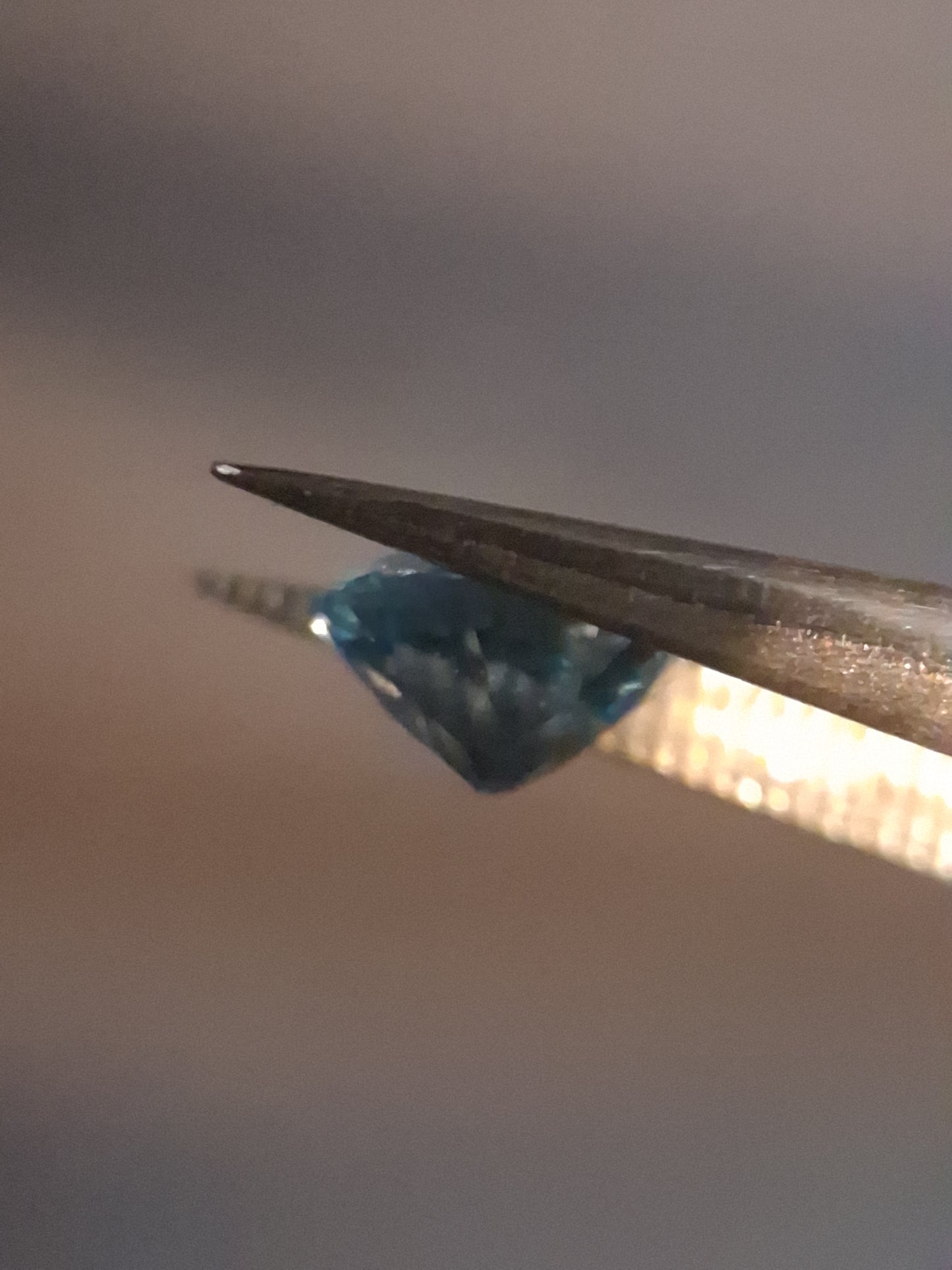 Natural Swiss Blue Topaz - 0.541 ct - round - irradiated - excellent quality - certified natural