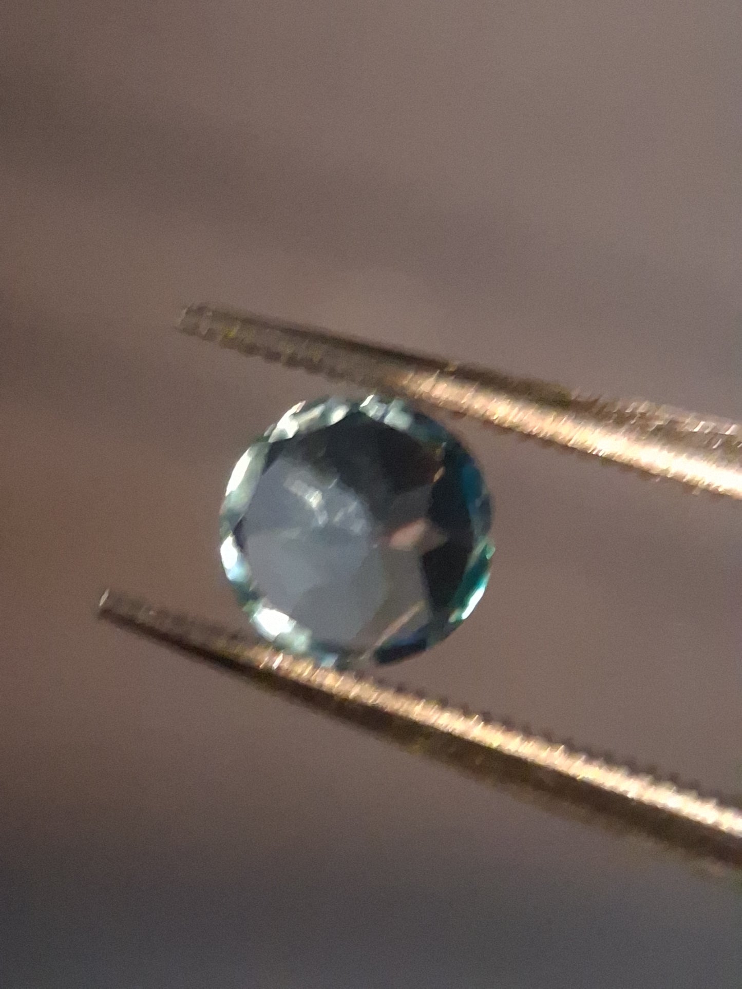 Natural Swiss Blue Topaz - 0.541 ct - round - irradiated - excellent quality - certified natural