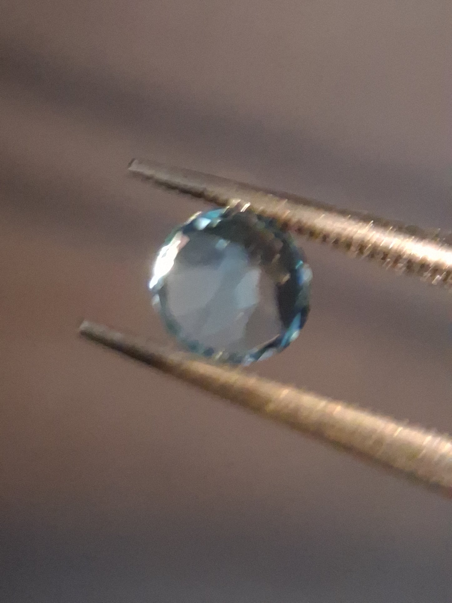 Natural Swiss Blue Topaz - 0.541 ct - round - irradiated - excellent quality - certified natural