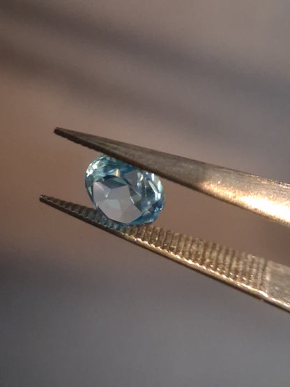 Natural Swiss Blue Topaz - 0.596 ct - round - irradiated - excellent quality - certified natural.