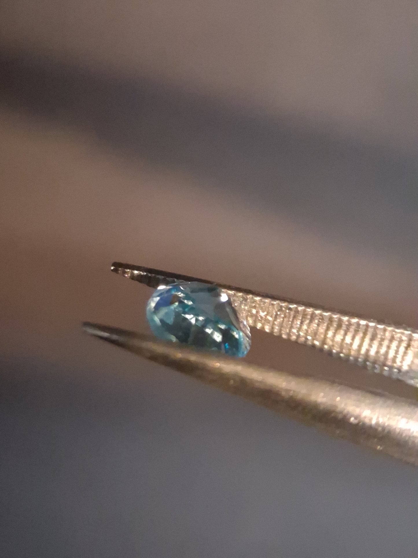 Natural Swiss Blue Topaz - 0.596 ct - round - irradiated - excellent quality - certified natural.