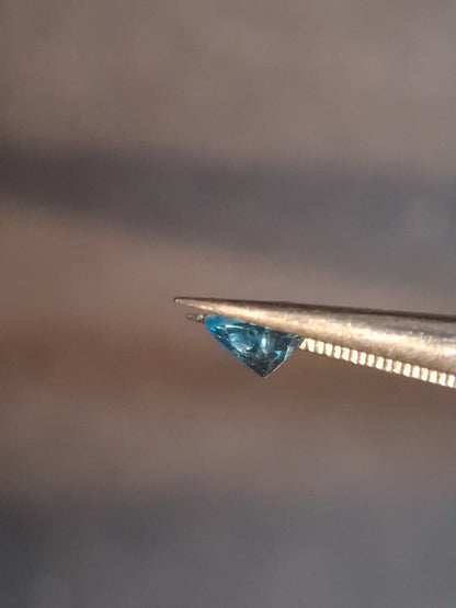 Natural Swiss Blue Topaz - 0.589 ct - round - irradiated - high quality - certified natural.