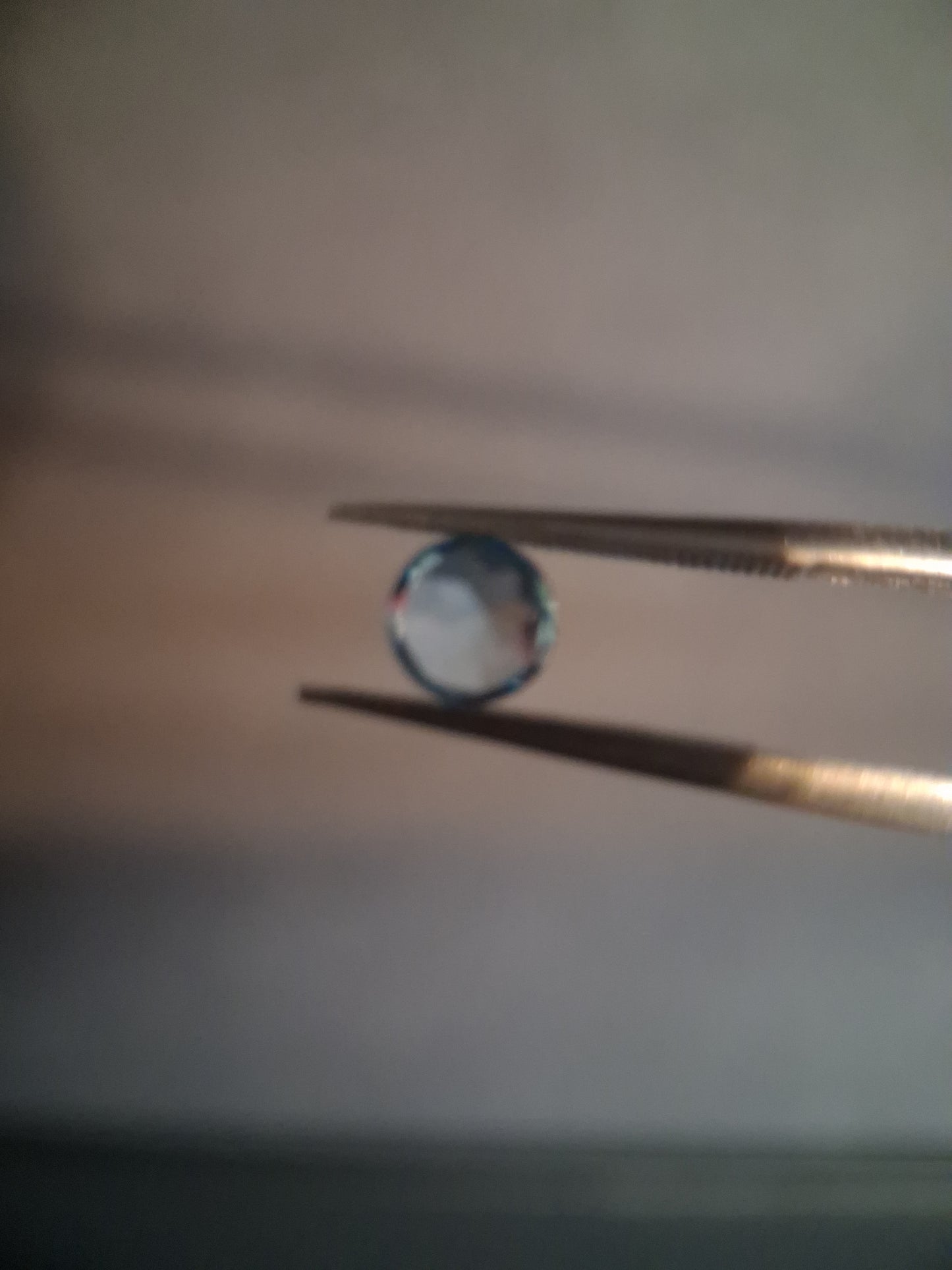 Natural Swiss Blue Topaz - 0.580 ct - round - irradiated - AAA grade - certified natural.