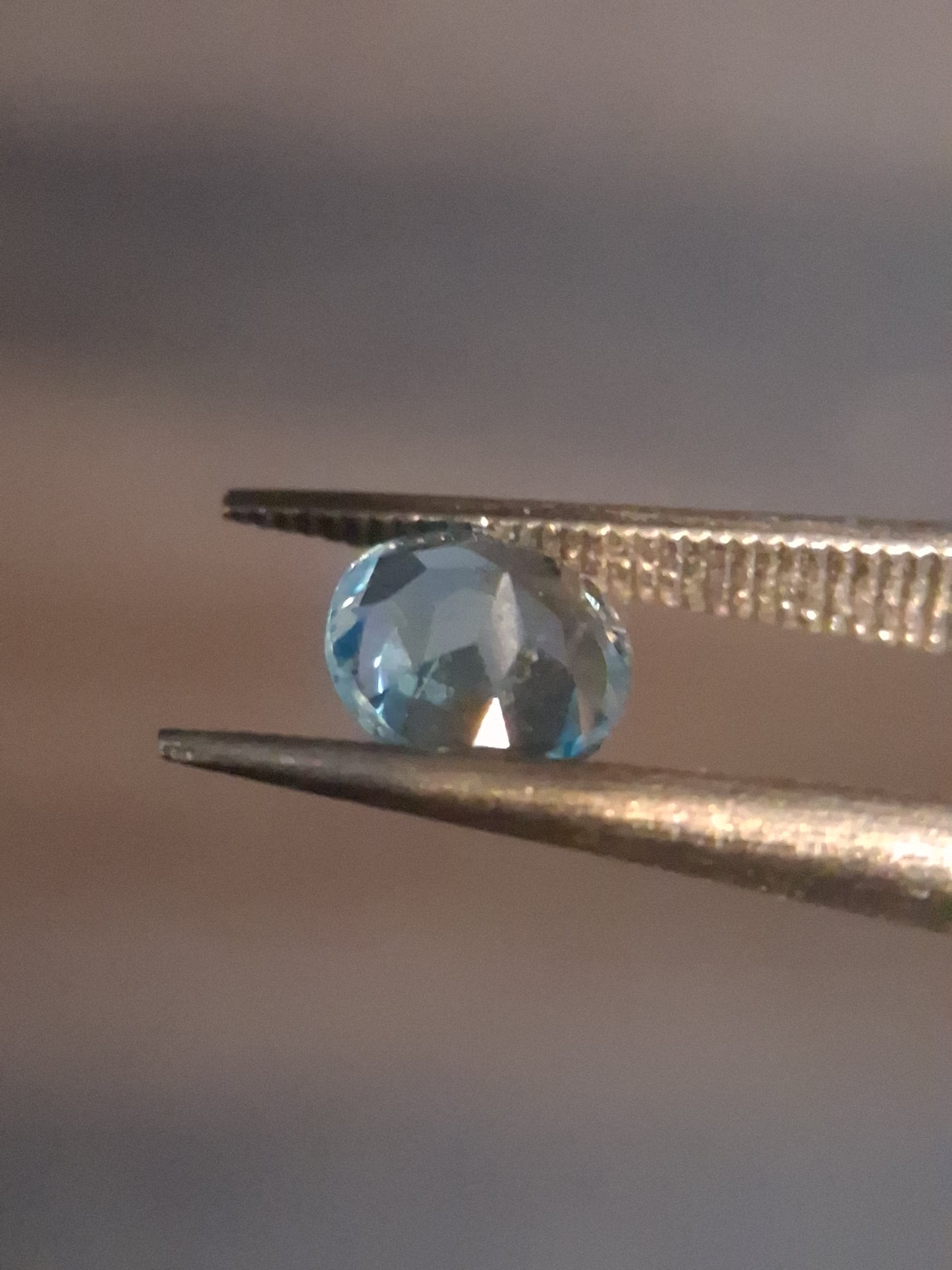 Natural Swiss Blue Topaz - 0.580 ct - round - irradiated - AAA grade - certified natural.