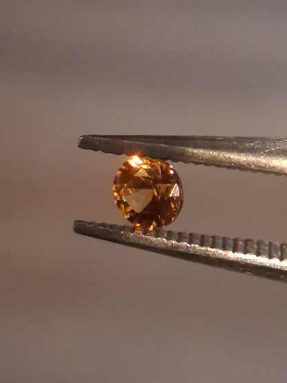 Natural Spessartite Garnet - 0.10 ct - for high end jewelry setting - deep mandarin color