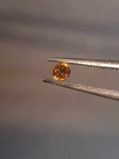 Natural Spessartite Garnet - 0.10 ct - for high end jewelry setting - deep mandarin color - high fire