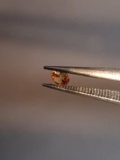 Natural Spessartite Garnet - 0.10 ct - for high end jewelry setting - deep mandarin color - high fire