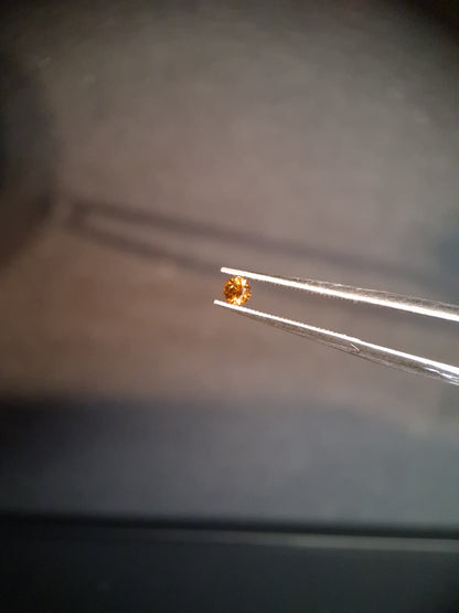 Natural Spessartite Garnet - 0.10 ct - for high end jewelry setting - deep mandarin color - nice luster