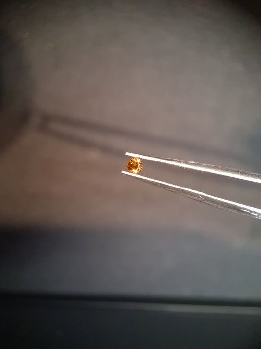 Natural Spessartite Garnet - 0.10 ct - for high end jewelry setting - deep mandarin color - nice luster