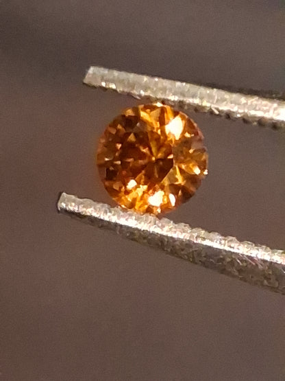 Natural Spessartite Garnet - 0.10 ct - for high end jewelry setting - deep mandarin color - nice luster