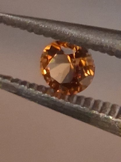 Natural Spessartite Garnet - 0.10 ct - for high end jewelry setting - deep orange color - nice fire