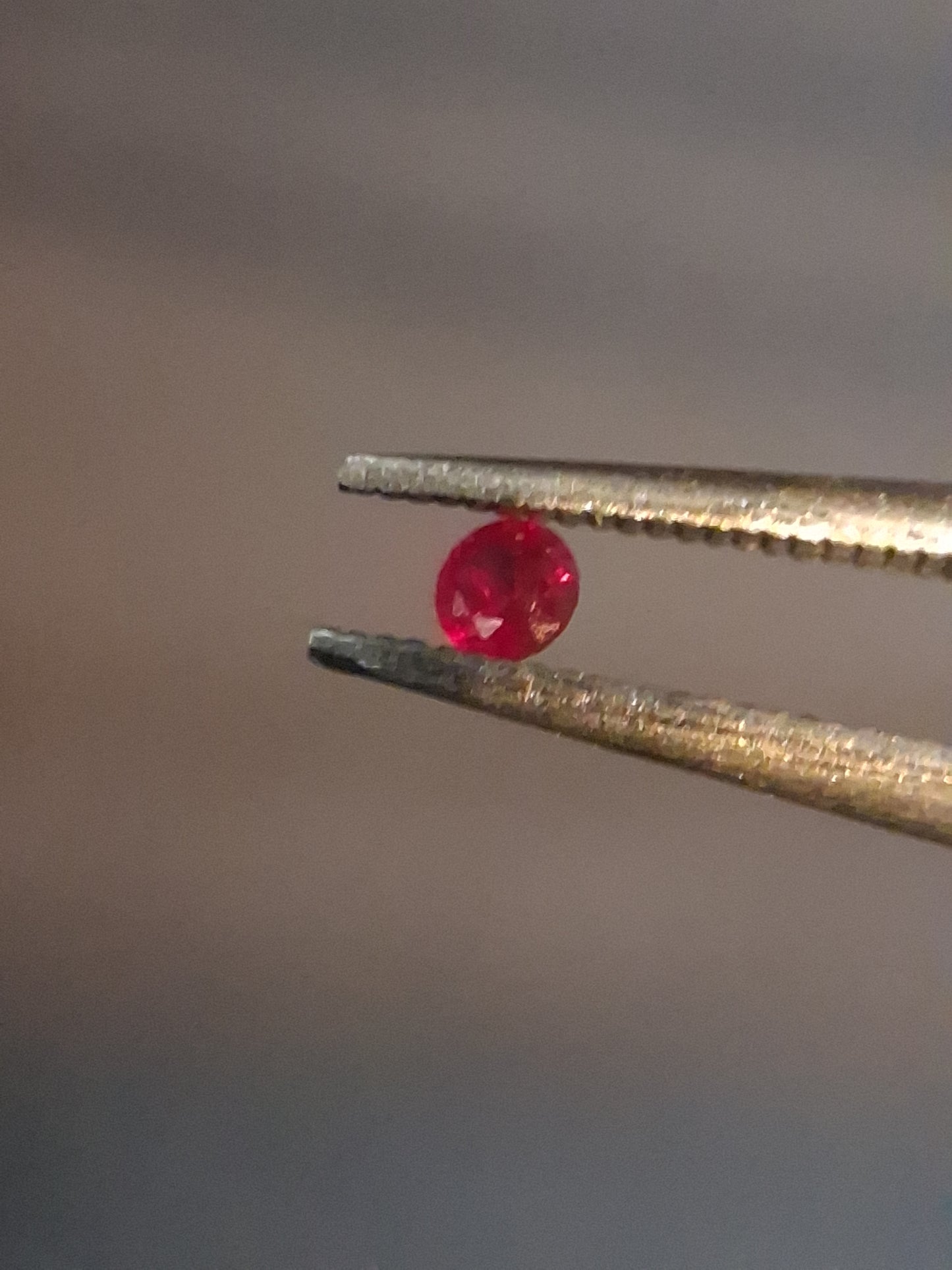 Natural Red Ruby - 0.04 ct - Round - heated - Burma
