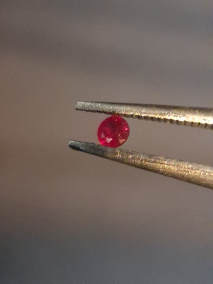 Natural Red Ruby - 0.04 ct - Round - heated - Burma