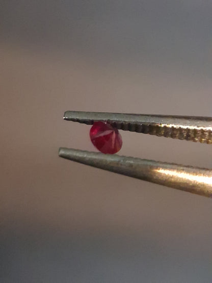 Natural Red Ruby - 0.04 ct - Round - heated - Burma