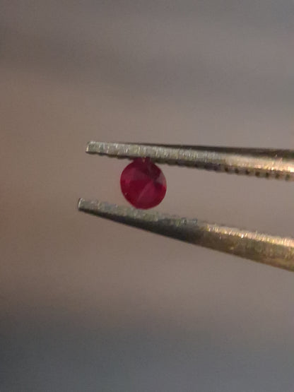 Natural Red Ruby - 0.04 ct - Round - heated - Burma