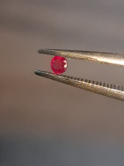 Natural Red Ruby - 0.04 ct - Round - heated - Burma