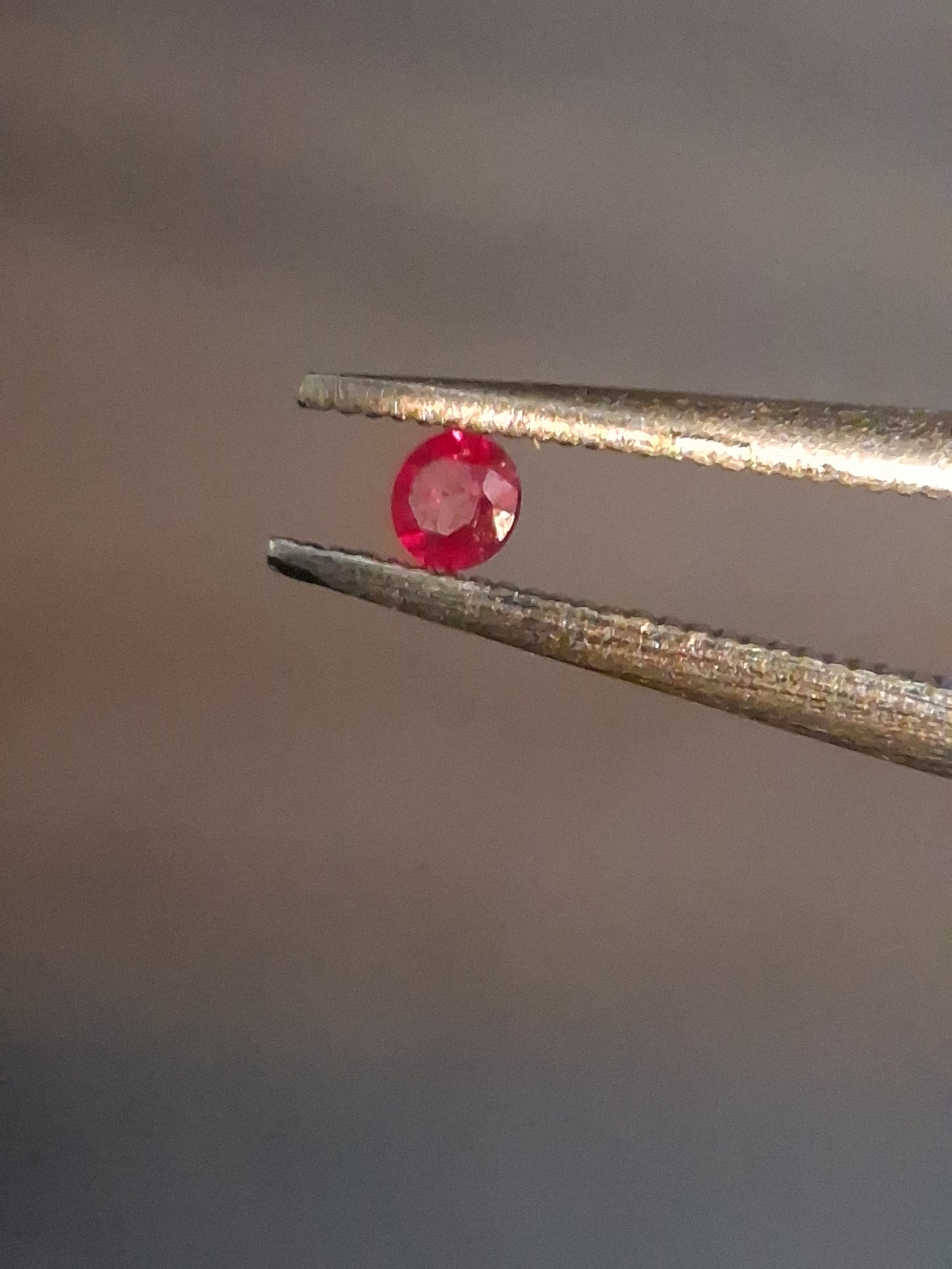 Natural Red Ruby - 0.04 ct - Round - heated - Burma