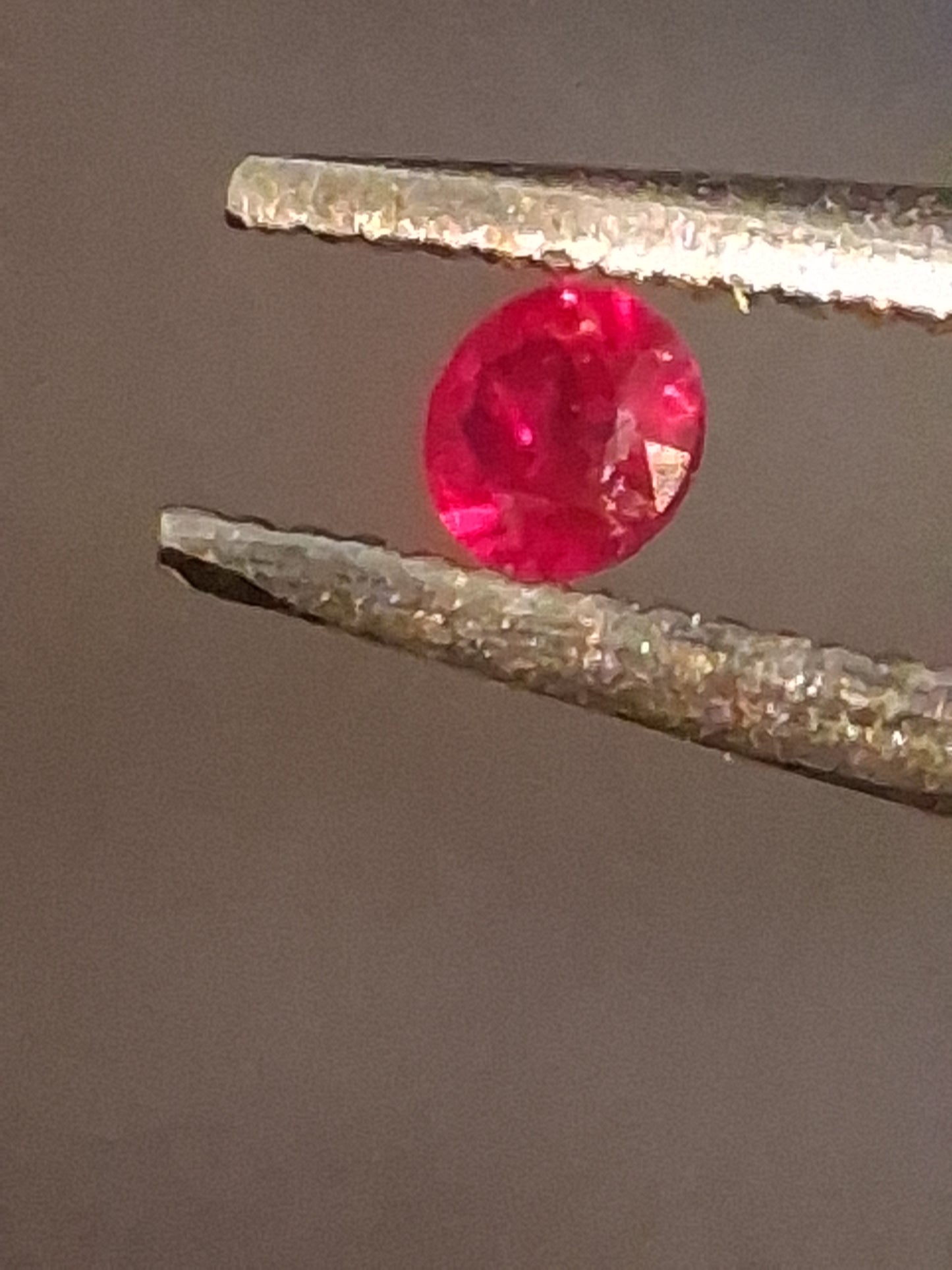 Natural Red Ruby - 0.04 ct - Round - heated - Burma