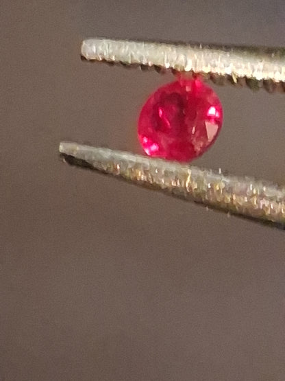 Natural Red Ruby - 0.04 ct - Round - heated - Burma