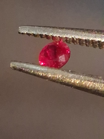 Natural Red Ruby - 0.04 ct - Round - heated - Burma