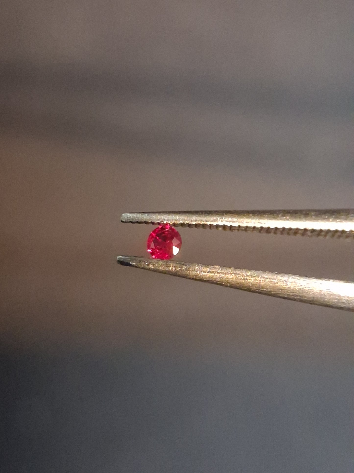 Natural Red Ruby - 0.04 ct - Round - heated - Burma - very good luster -for high end jewelry (Copy)