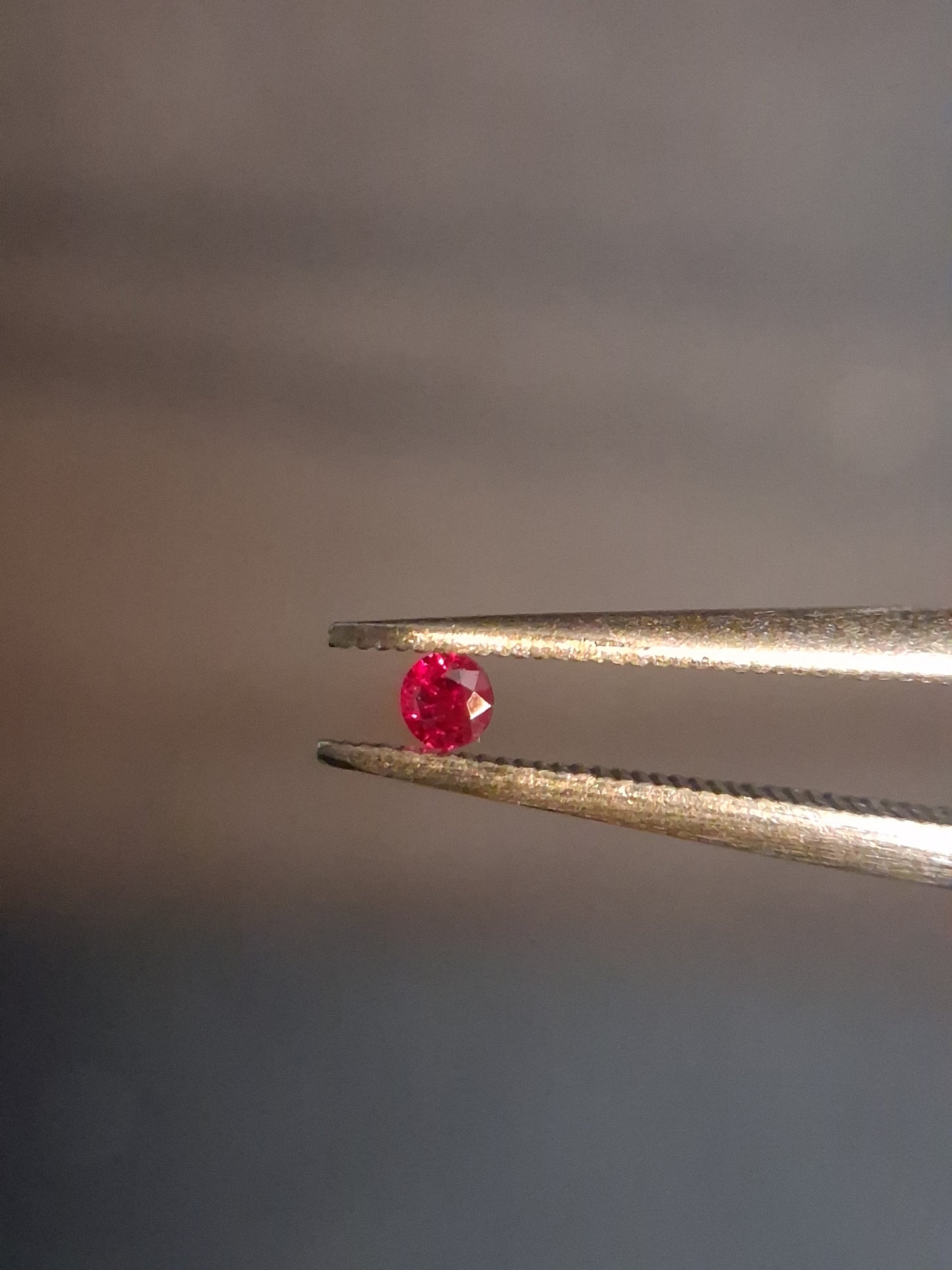 Natural Red Ruby - 0.04 ct - Round - heated - Burma - very good luster -for high end jewelry (Copy)