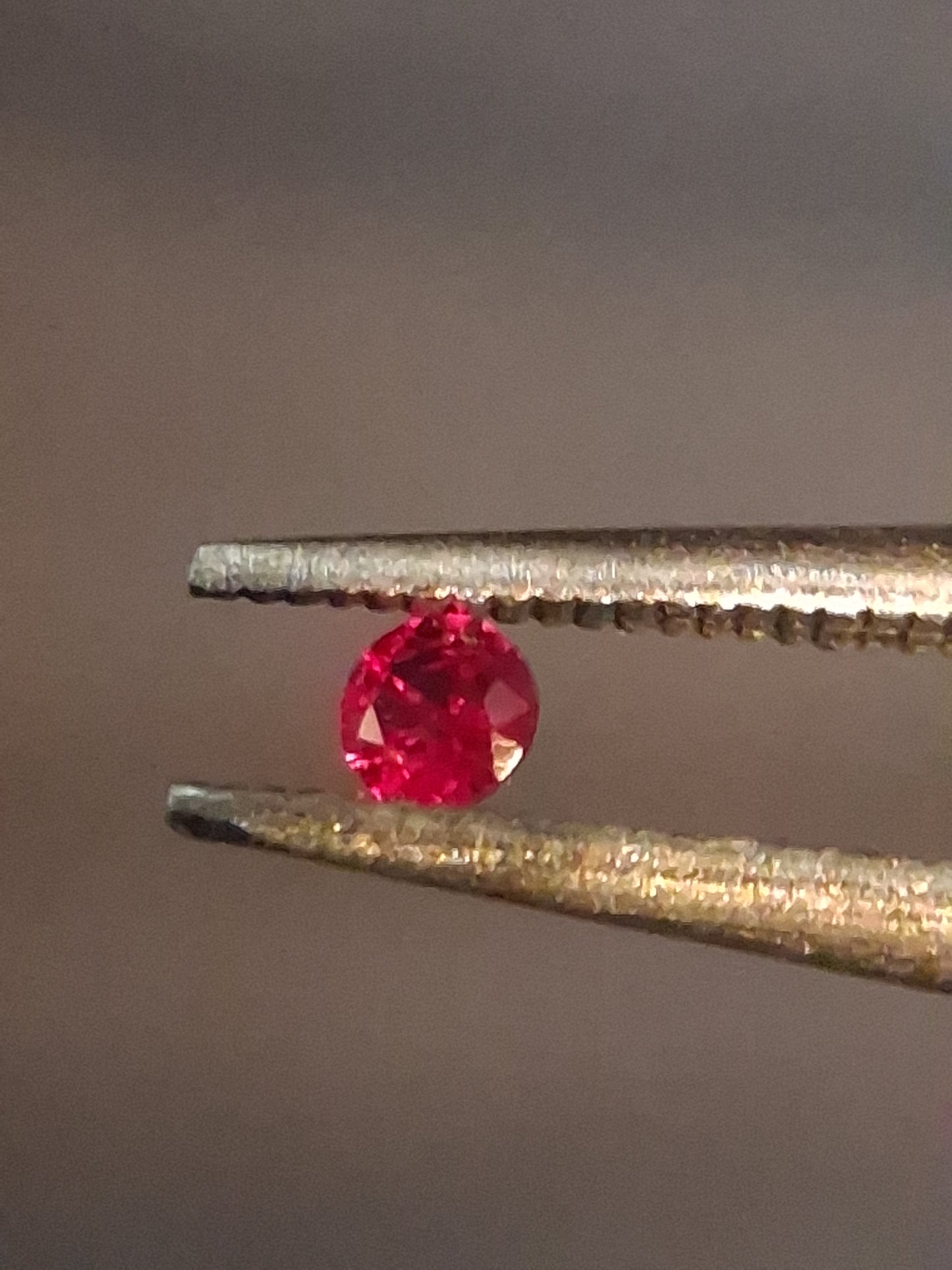 Natural Red Ruby - 0.04 ct - Round - heated - Burma - very good luster -for high end jewelry (Copy)