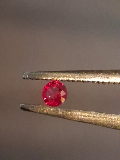 Natural Red Ruby - 0.04 ct - Round - heated - Burma - very good luster -for high end jewelry (Copy)