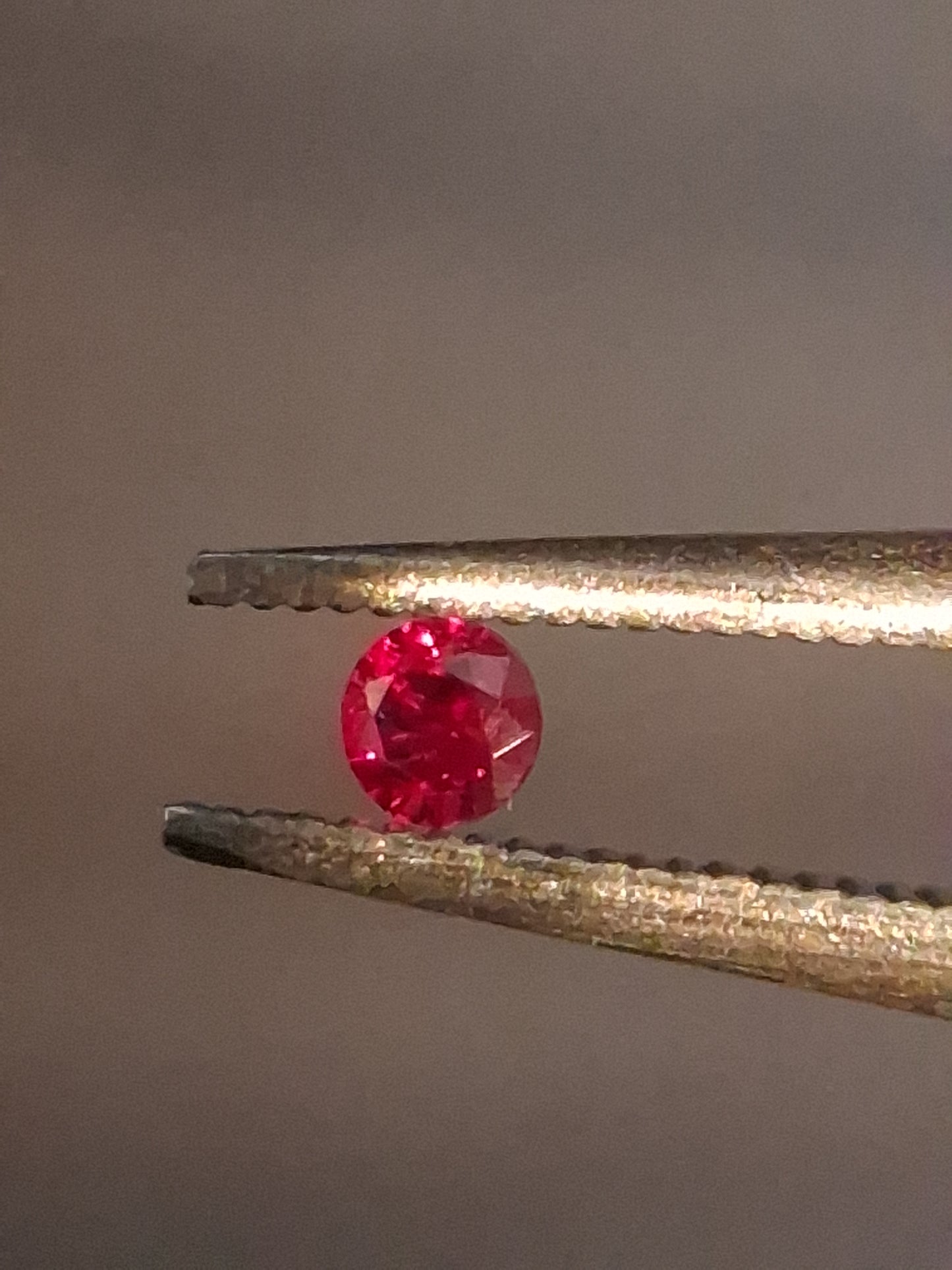 Natural Red Ruby - 0.04 ct - Round - heated - Burma - very good luster -for high end jewelry (Copy)