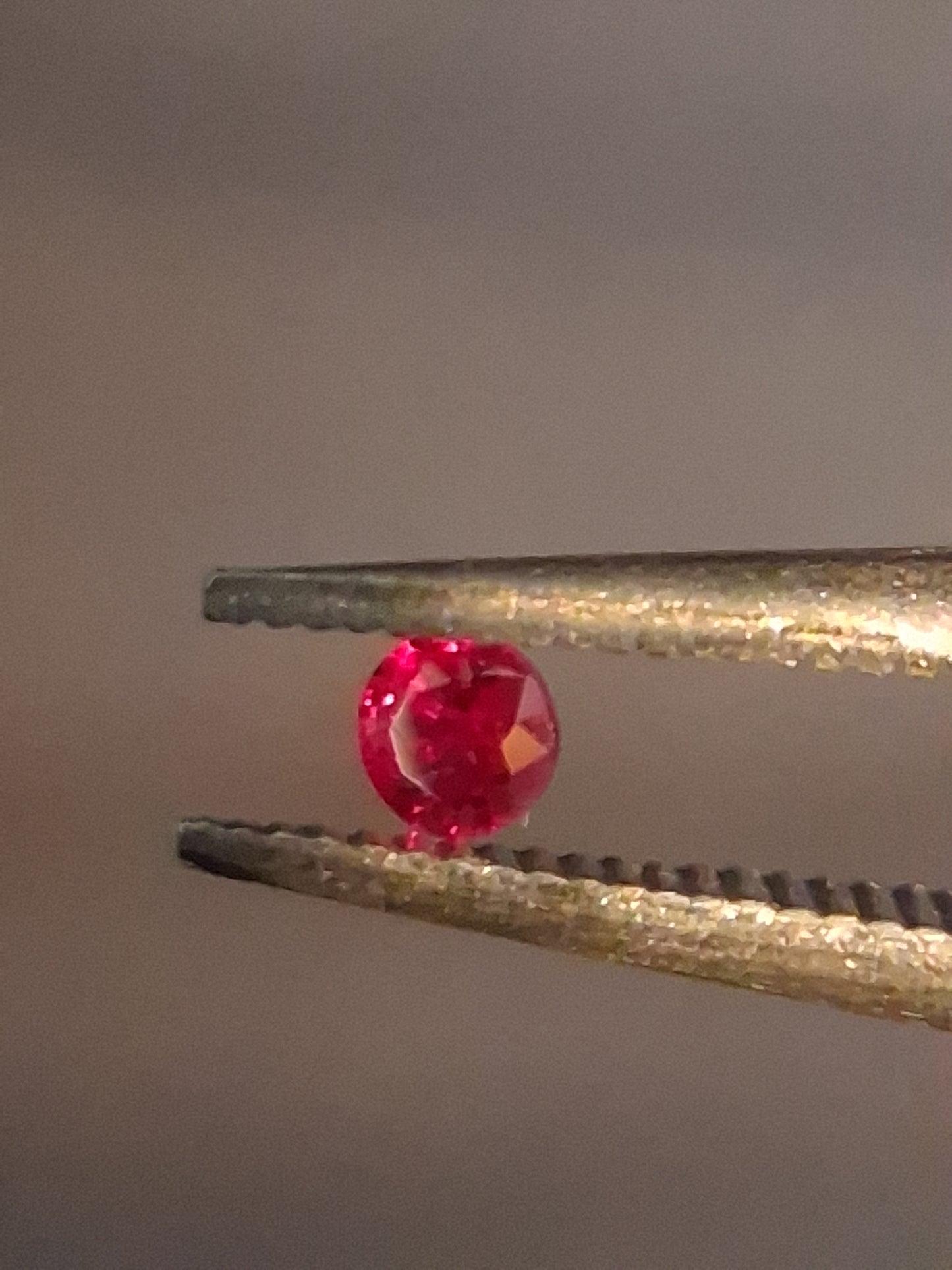 Natural Red Ruby - 0.04 ct - Round - heated - Burma - very good luster -for high end jewelry (Copy)