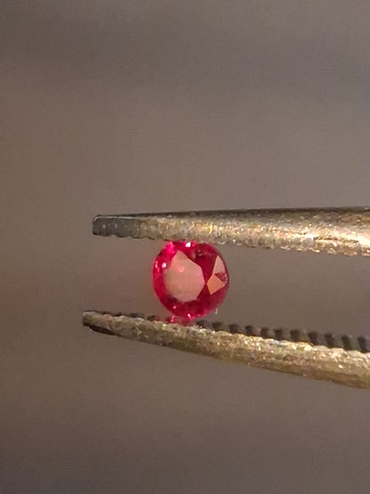 Natural Red Ruby - 0.04 ct - Round - heated - Burma - very good luster -for high end jewelry (Copy)