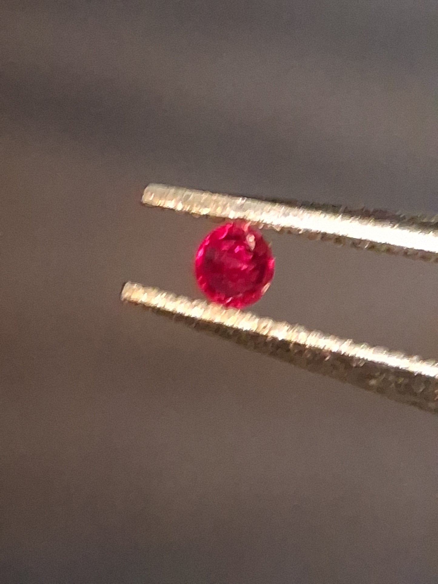 Natural Red Ruby - 0.04 ct - Round - heated - Burma - very good luster -for high end jewelry (Copy)