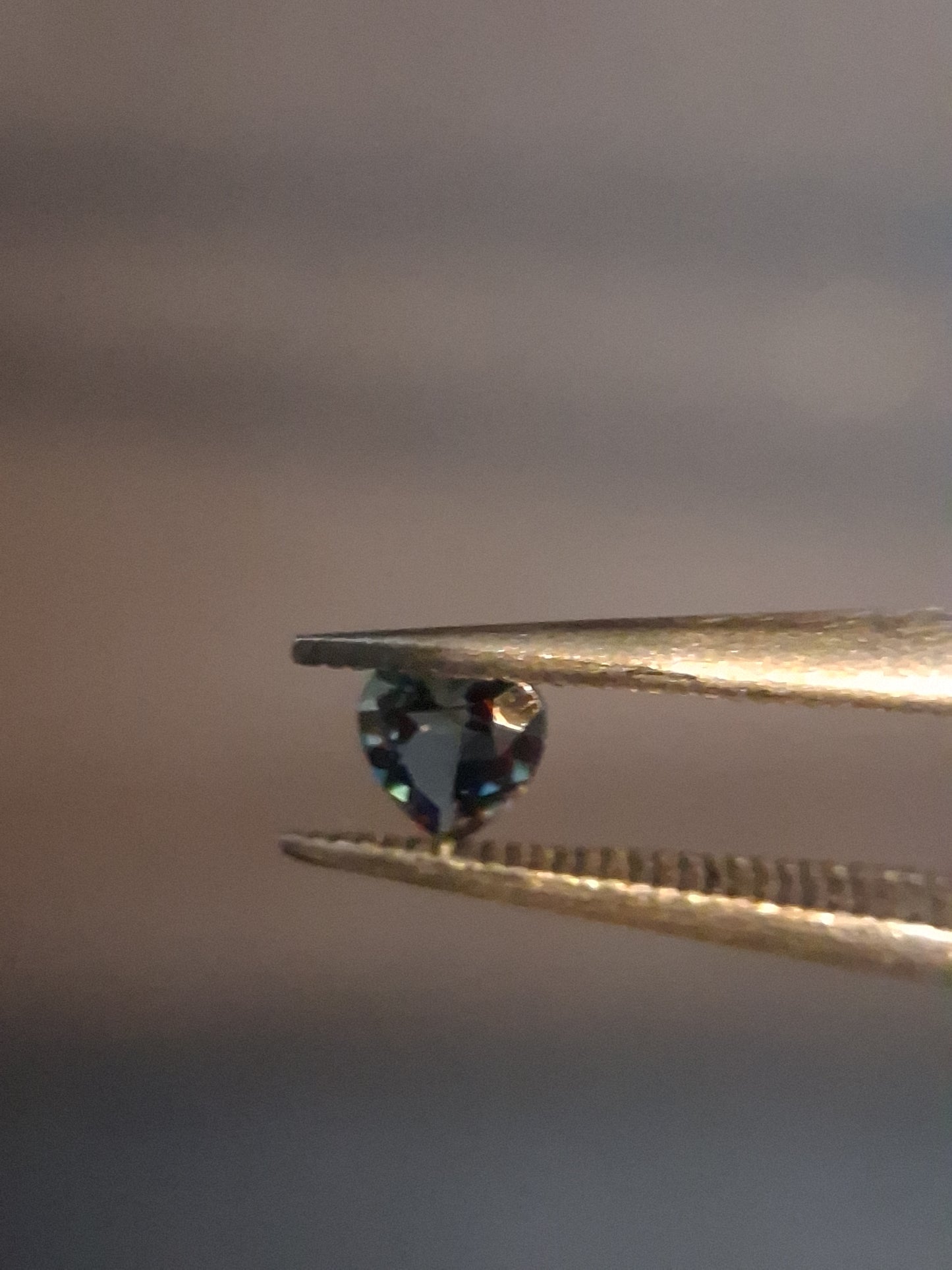 Natural London Blue Topaz - 0.125 ct - heart - irradiated - high quality