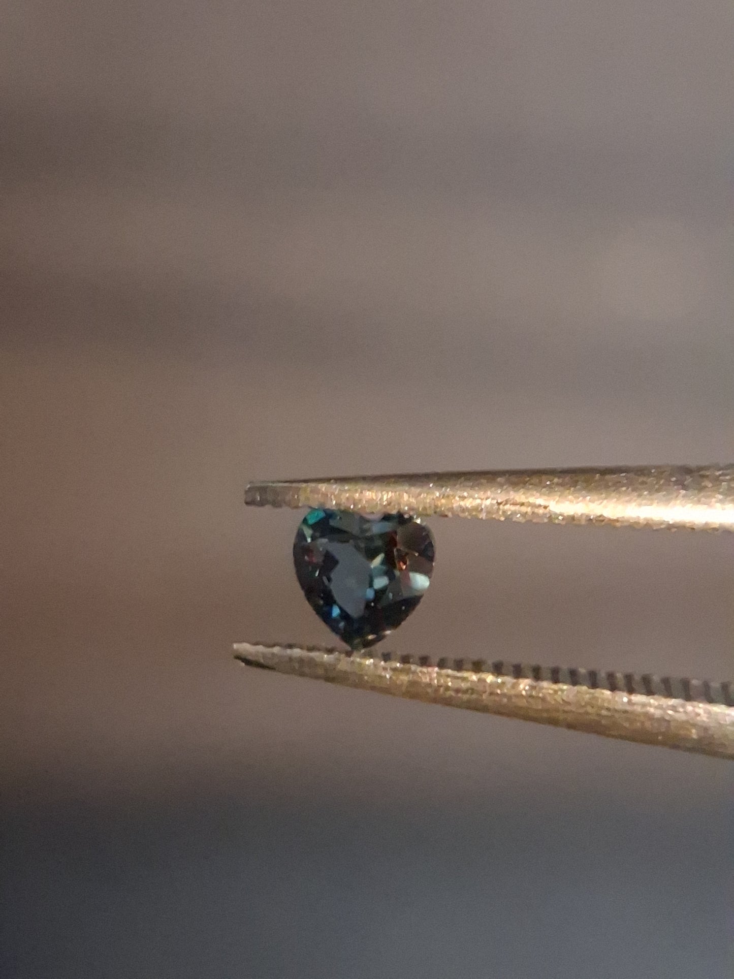 Natural London Blue Topaz - 0.125 ct - heart - irradiated - high quality